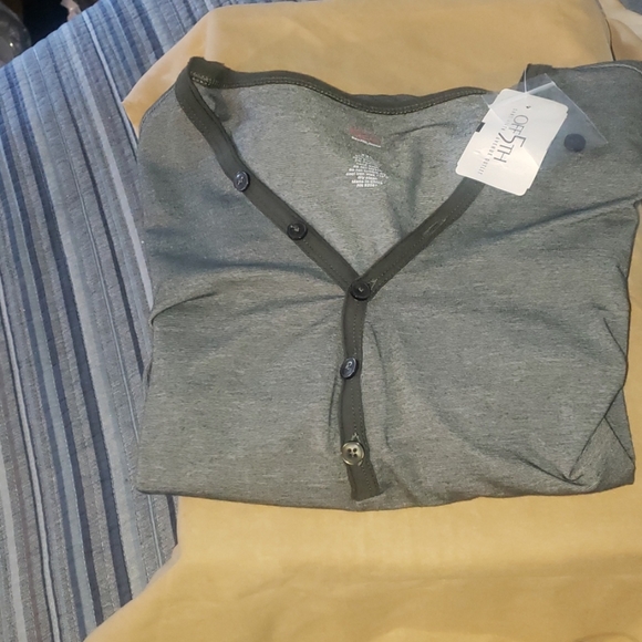 Shirt - Picture 3 of 4